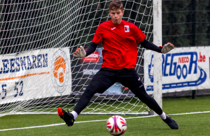 Opwarming van een keeper voor de wedstrijd