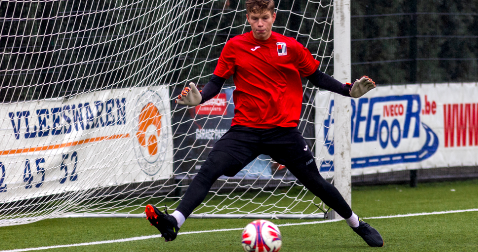 Opwarming van een keeper voor de wedstrijd