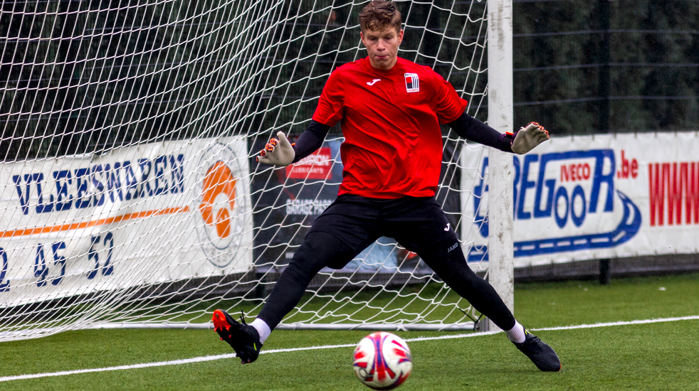 Opwarming van een keeper voor de wedstrijd