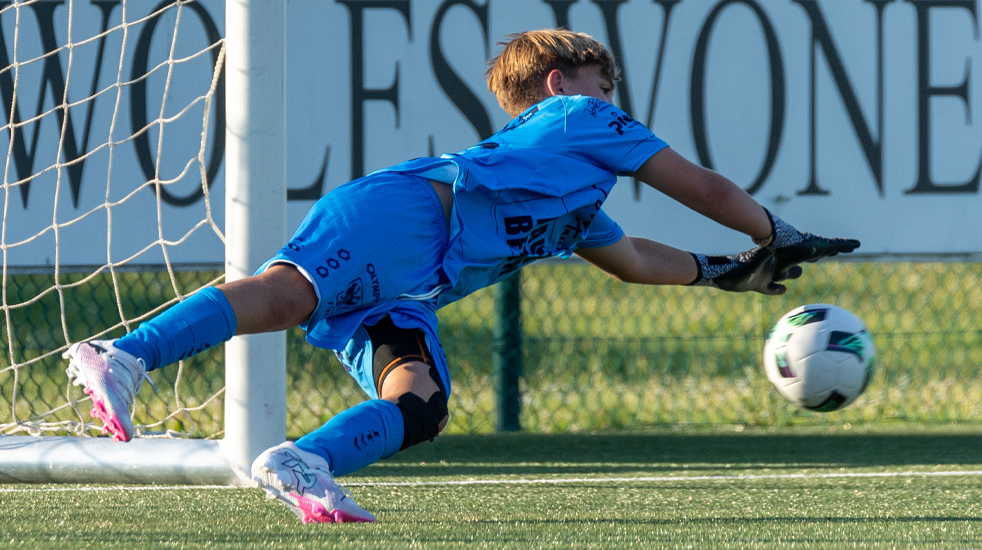 De Overgang van 8 tegen 8 naar 11 tegen 11 voor Keepers: Hoe Omgaan met de Uitdagingen?